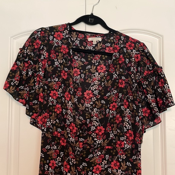 Black and red floral wrap dress by max studio - Picture 2 of 7